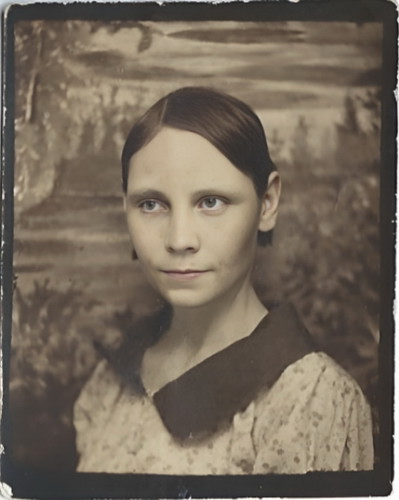 Young Tennie Lee Smith in a worn studio photograph from her family album