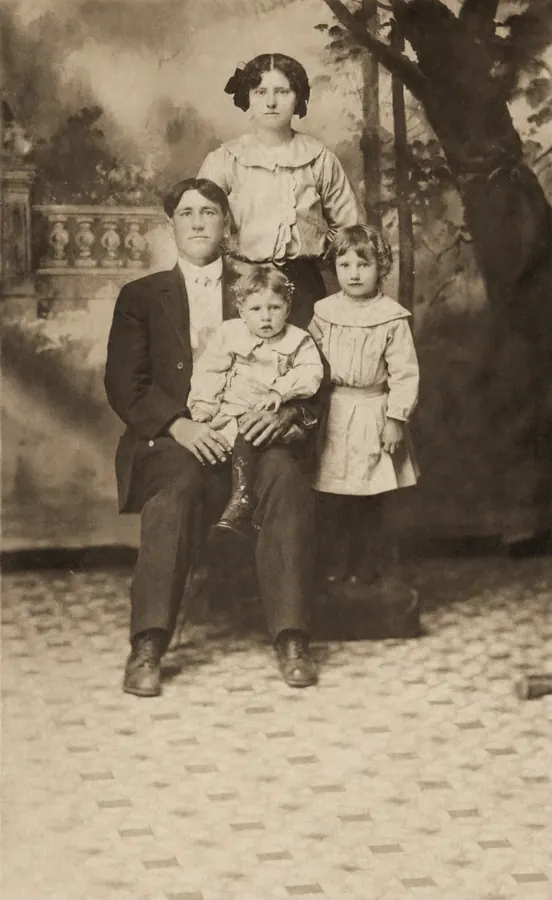 Restored portrait of Edd Hollingsworth and Della Mae Ferguson with Edgar and Minnie